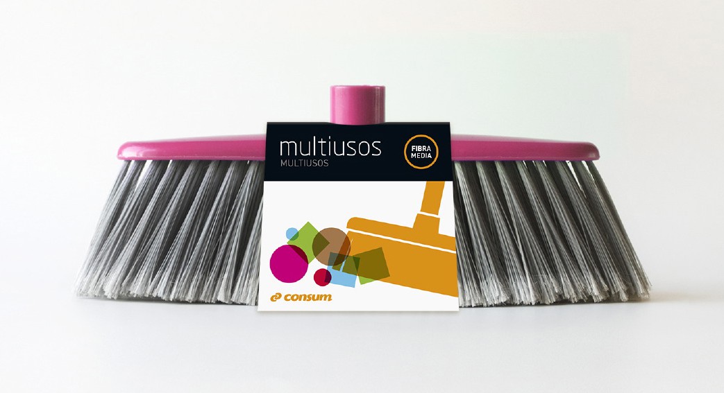 Nuestros packs para las escobas marca Consum en «The dieline»